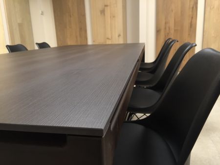 vergadertafel met Dekton blad