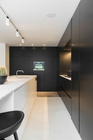 project NA in samenwerking met <a href='https://www.woonontwerp-peterdeckers.com/' target='_blank'>Woonontwerp Peter Deckers</a> en Bouwcenter Dils (foto Jonah Samyn)