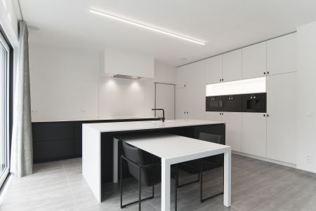 Project in samenwerking met <a href='http://www.josheylen.be/' target='_blank'>Jos Heylen keukens schrijnwerk en interieurbouw</a> - <a href='http://www.magnusvillas.be/' target='_blank'>Magnus Villas</a> en Bouwcenter Dils