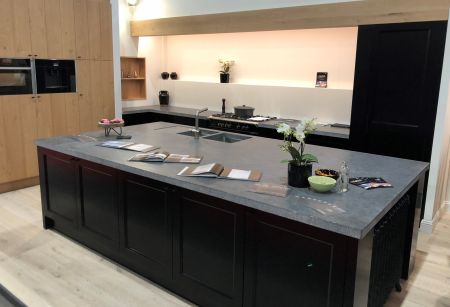 Tablet op Wonen beurs in samenwerking met <a href='http://www.spitsivo.be//' target='_blank'> bouwbedrijf en schrijnwerkerij Spits Ivo</a> en Bouwcenter Dils