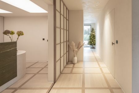Project VA Westerlo. praktijk van Dr. Hanna Aerts in samenwerking met SD Schrijnwerkerij, Devos Interieur en DILS | Fire • Stone • Wood. Fotografie door Aperture 8.6
