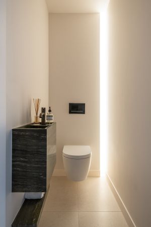 Project VA Westerlo. praktijk van Dr. Hanna Aerts in samenwerking met SD Schrijnwerkerij, Devos Interieur en DILS | Fire • Stone • Wood. Fotografie door Aperture 8.6