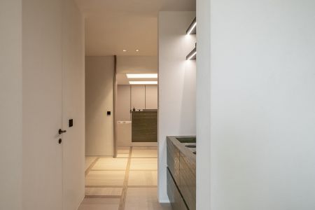 Project VA Westerlo. praktijk van Dr. Hanna Aerts in samenwerking met SD Schrijnwerkerij, Devos Interieur en DILS | Fire • Stone • Wood. Fotografie door Aperture 8.6